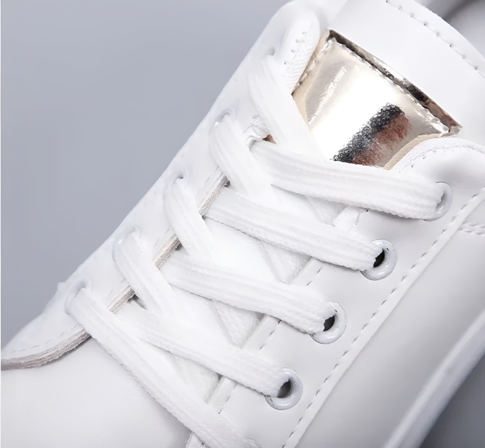 Lunora – Minimalist  luxury sneakers