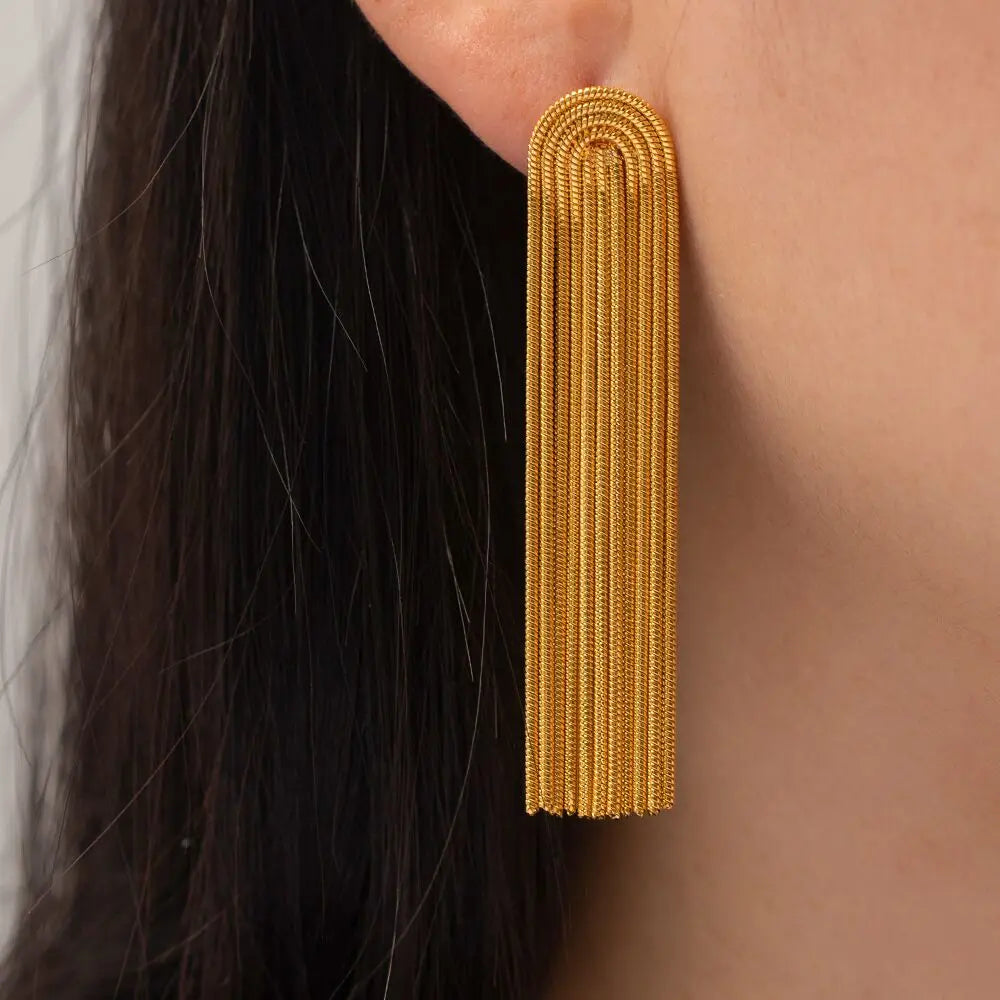 Amelia – Gold Tassel Drop Earrings
