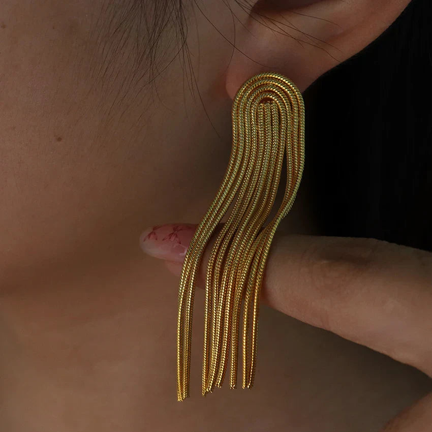 Amelia – Gold Tassel Drop Earrings